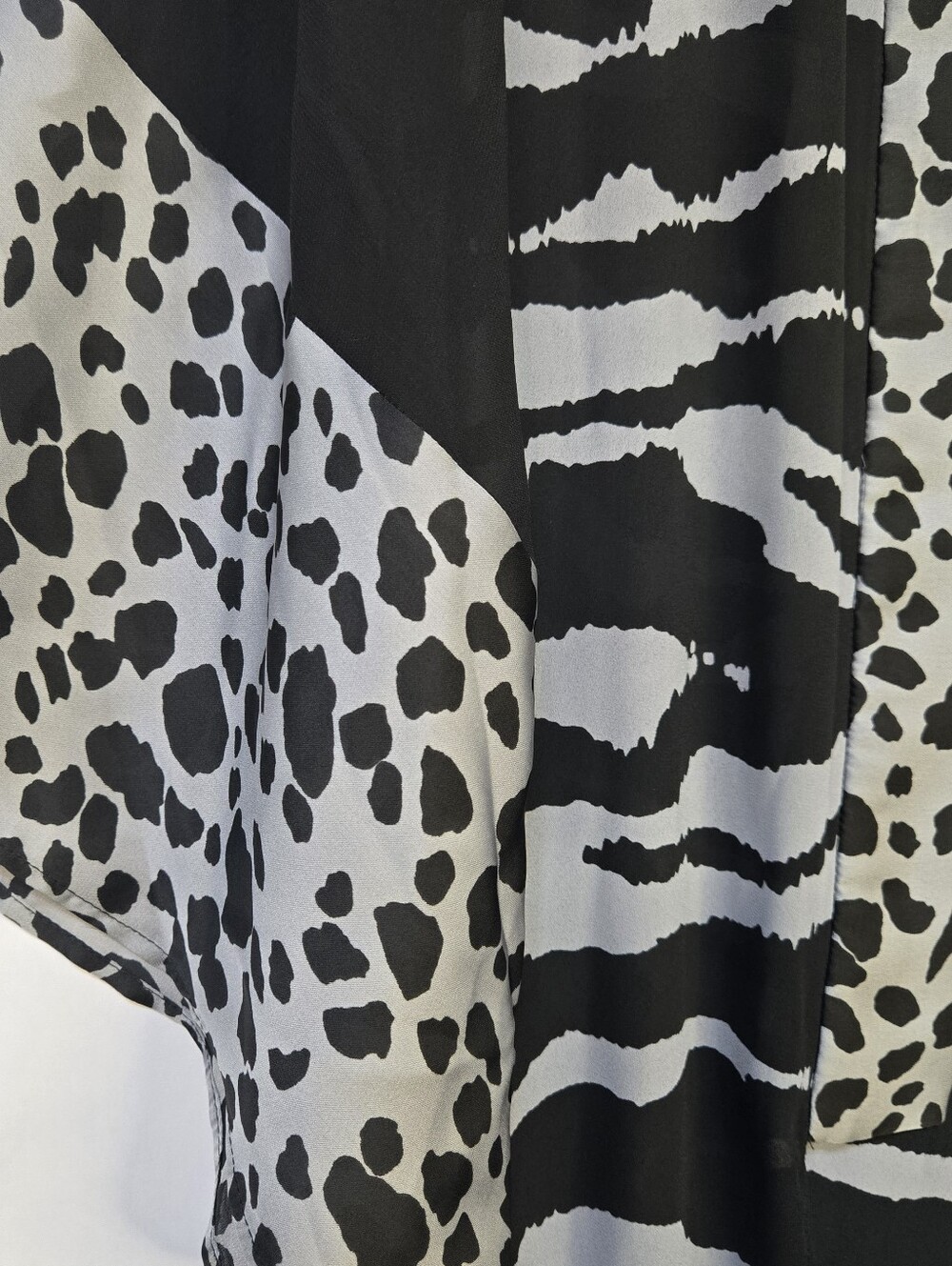 Dennis Basso Size XS Black&Silver Animal-Print Robe/kimono/Beach Cover-up - Picture 7 of 13